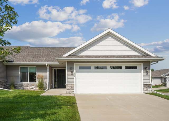 Property at 5806 SE 24th St, Des Moines, IA 50320, 2 beds, 2 baths