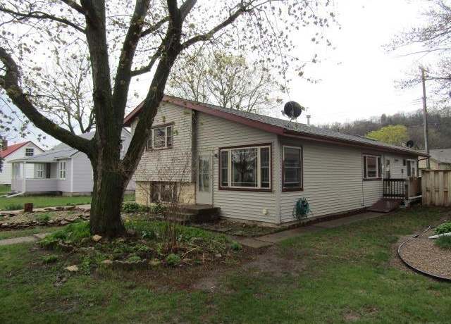Property at 826 N 2nd Street St, Guttenberg, IA 52052, 3 beds, 1 bath