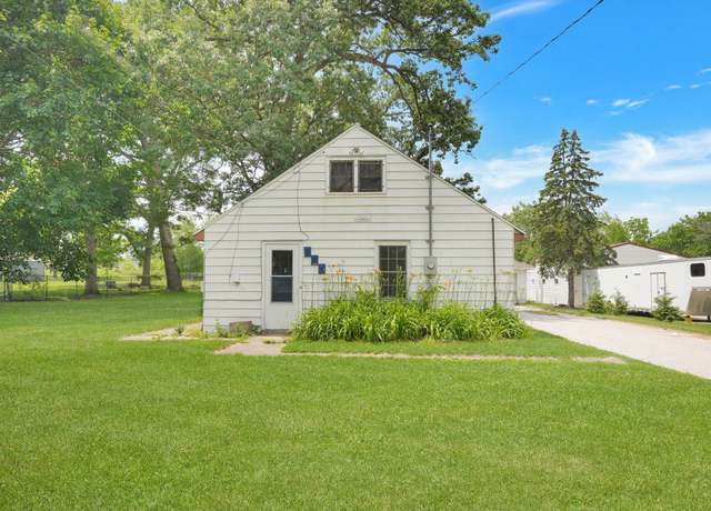 Property at 524 S Hackett Rd, Waterloo, IA 50701, 2 beds, 1 bath