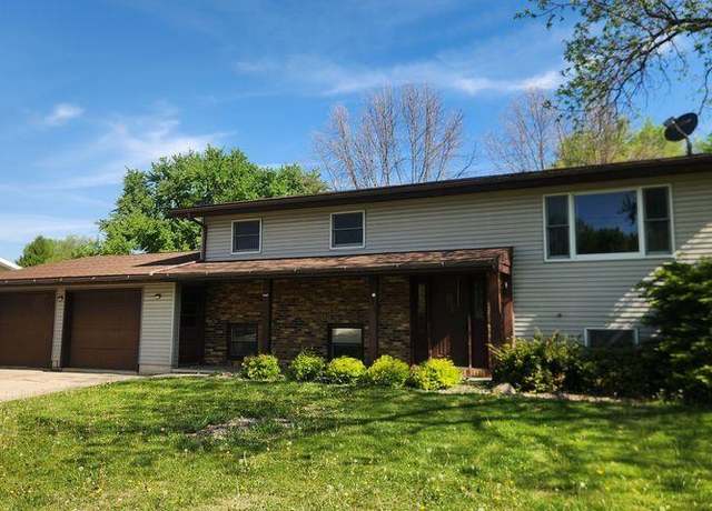 Property at 325 E Elm St, Strawberry Point, IA 52076, 3 beds, 1 bath
