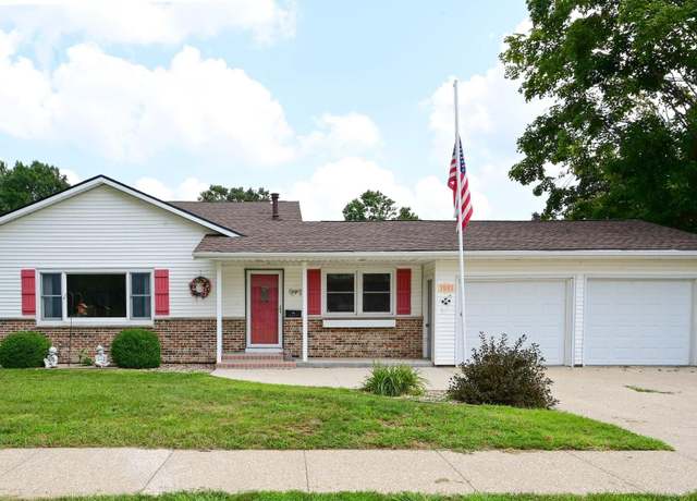 Property at 1001 Gales Ave, Manchester, IA 52057, 4 beds, 2.5 baths
