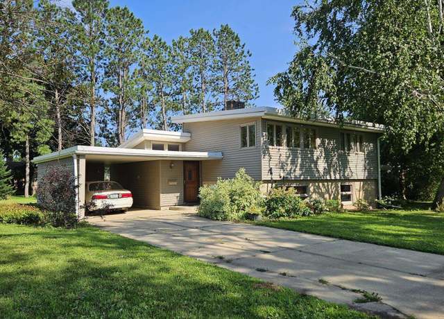 Property at 30 Maplewood Dr. Dr, Oelwein, IA 50662, 3 beds, 1 bath