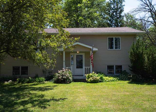Property at 29498 215th St, Reinbeck, IA 50669, 2 beds, 2 baths