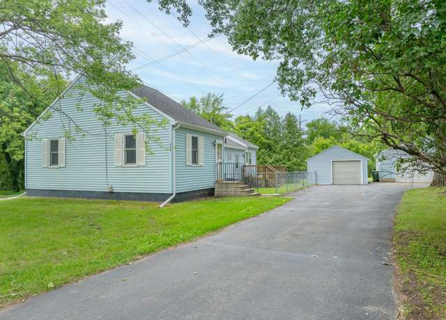 Property at 950 Midland St, Waterloo, IA 50703, 3 beds, 1 bath