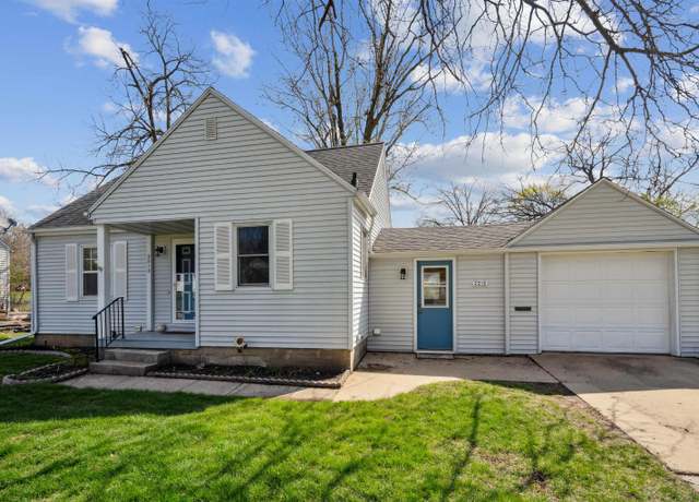 Property at 2212 California St, Cedar Falls, IA 50613, 2 beds, 1 bath