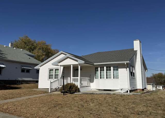 Property at 907 Grant St, Parkersburg, IA 50665, 2 beds, 2 baths