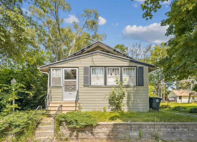 Property at 427 Gable St, Waterloo, IA 50703, 2 beds, 1 bath