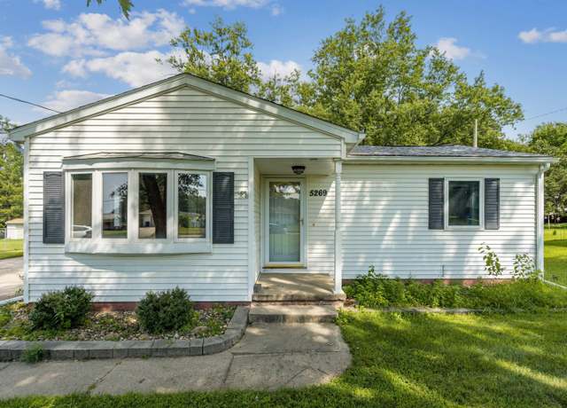 Property at 5269 Foulk Rd, Waterloo, IA 50702, 3 beds, 2.5 baths
