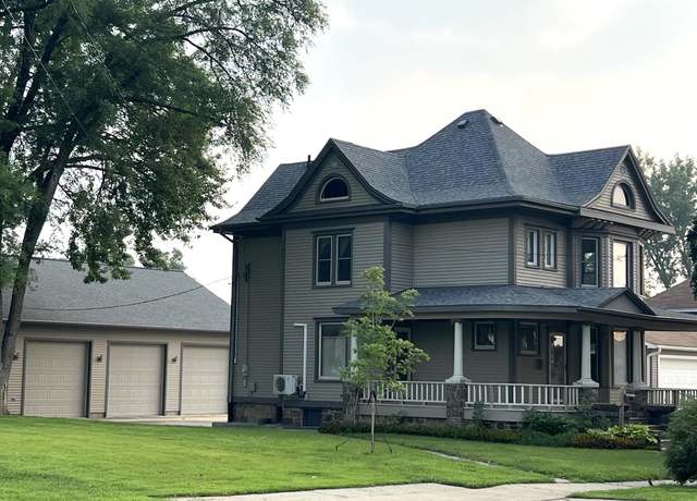 Property at 306 E Prospect St, New Hampton, IA 50659, 3 beds, 2 baths