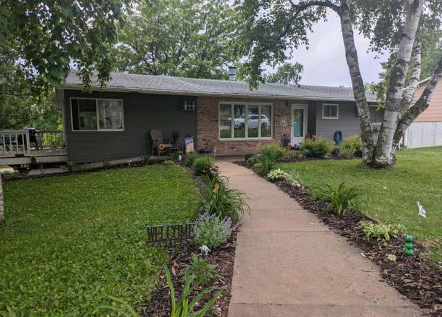 Property at 401 Hillcrest Dr, Decorah, IA 52101, 4 beds, 2 baths