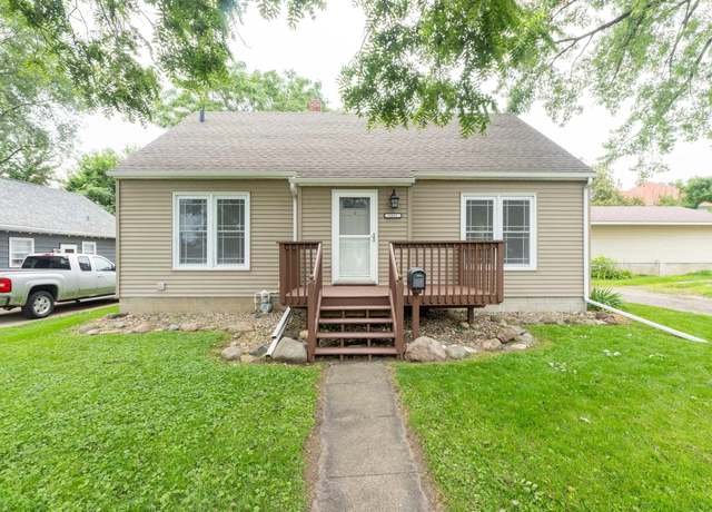 Property at 1317 Glenny Ave, Waterloo, IA 50702, 3 beds, 3 baths