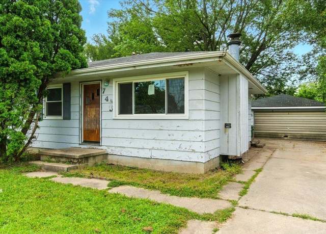 Property at 740 Hall Ave, Waterloo, IA 50707, 2 beds, 1.5 baths
