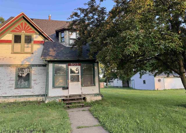 Property at 805 Pine St, Laporte City, IA 50651, 3 beds, 3.5 baths