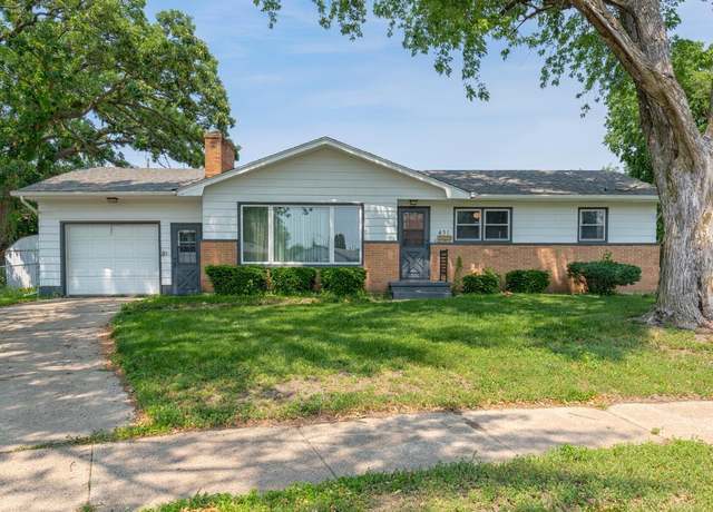Property at 431 Wendell Ct, Waterloo, IA 50703, 3 beds, 1.5 baths