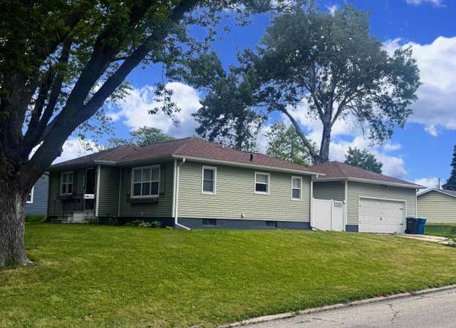 Property at 1453 Lyon Ave, Waterloo, IA 50702, 3 beds, 2 baths