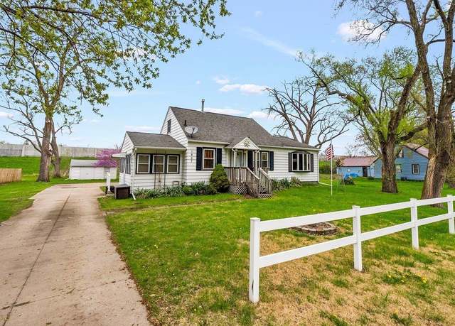 Property at 1907 6th St, Evansdale, IA 50707, 3 beds, 1 bath