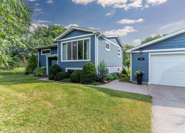 Property at 605 Belle St, Waterloo, IA 50702, 2 beds, 1.5 baths