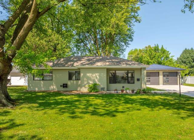 Property at 1336 S Hill Dr, Waterloo, IA 50701, 3 beds, 2 baths