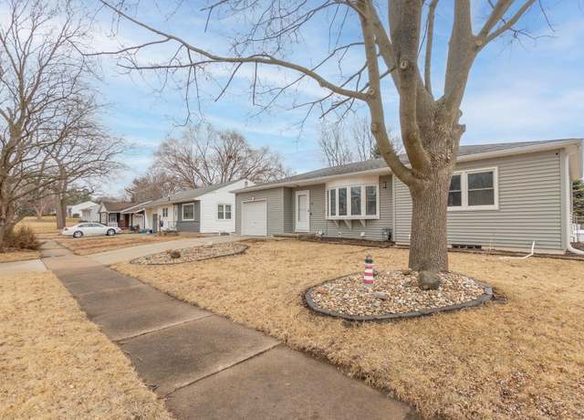 Property at 307 N Francis St, Cedar Falls, IA 50613, 3 beds, 2 baths