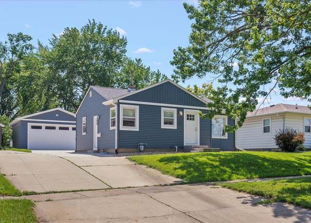 Property at 1206 W 10th St, Cedar Falls, IA 50613, 4 beds, 2 baths