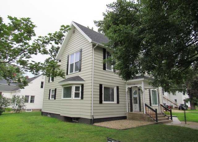 Property at 300 S Brewer Street St, Manchester, IA 52057, 4 beds, 3 baths