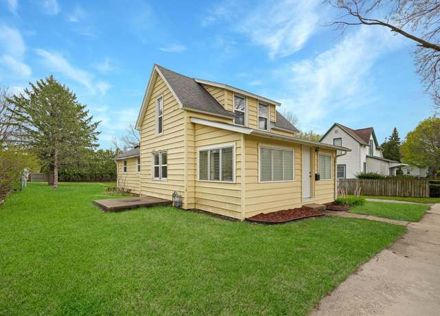 Property at 1410 Walnut St, Cedar Falls, IA 50613, 3 beds, 2 baths
