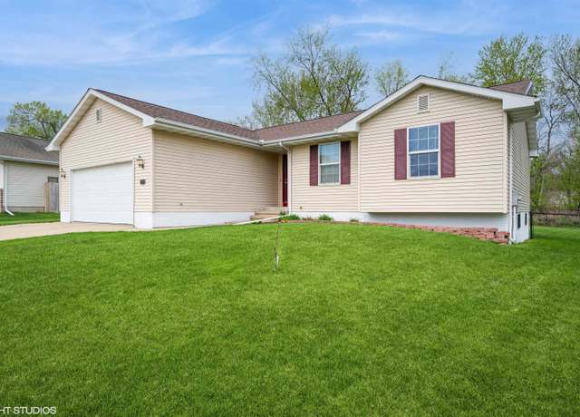 Property at 2438 SW Handley Dr, Cedar Rapids, IA 52404, 4 beds, 2 baths