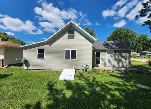 Property at 701 Jasper St, Manchester, IA 52057, 2 beds, 1 bath