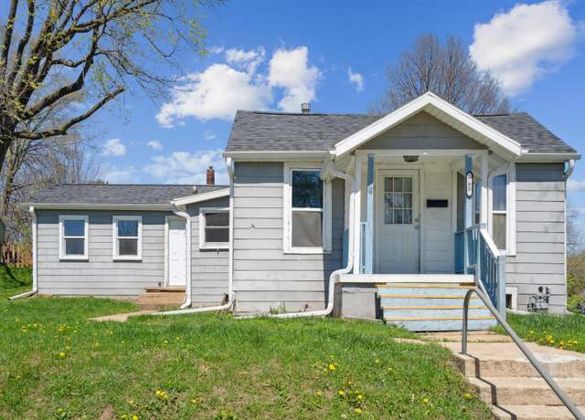 Property at 705 W 17th St, Cedar Falls, IA 50613, 4 beds, 1 bath