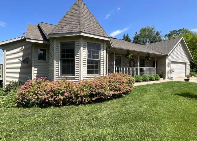 Property at 401 Sandra Terrace Ter, West Union, IA 52175, 5 beds, 4 baths