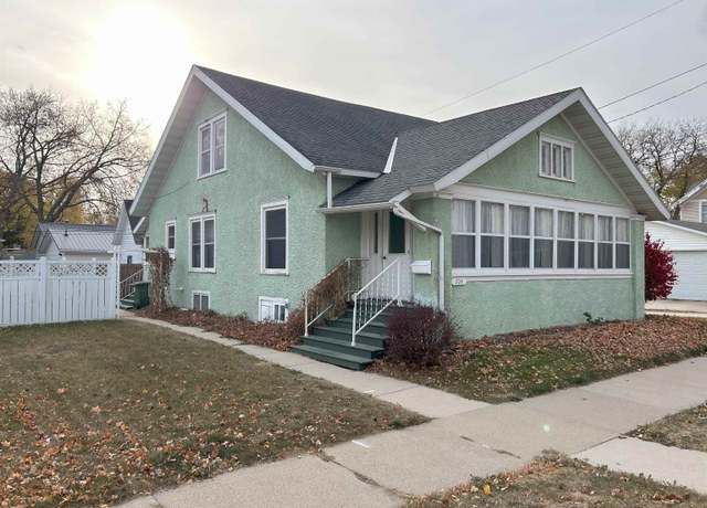 Property at 204 Spriggs St, Charles City, IA 50616, 3 beds, 1 bath