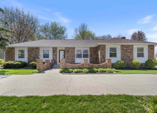 Property at 502 Oak Park Blvd, Cedar Falls, IA 50613, 4 beds, 3 baths