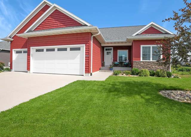 Property at 4123 Berry Hill Rd, Cedar Falls, IA 50613, 5 beds, 3 baths