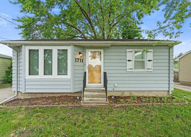 Property at 1711 Huntington Rd, Waterloo, IA 50701, 2 beds, 1 bath