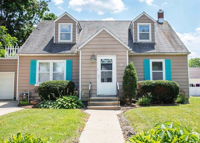 Property at 120 SE 7th Ave Ave, Waverly, IA 50677, 4 beds, 2.5 baths