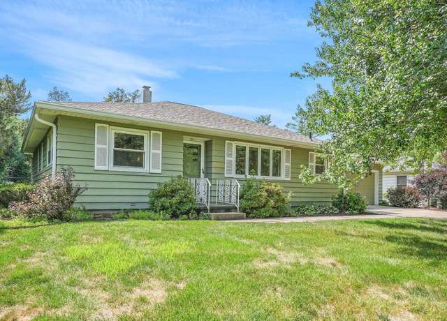Property at 216 Windsor Dr, Waterloo, IA 50701, 2 beds, 2.5 baths