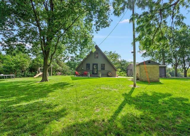 Property at 2703 Easton Ave, Waverly, IA 50677, 1 bed, 1 bath