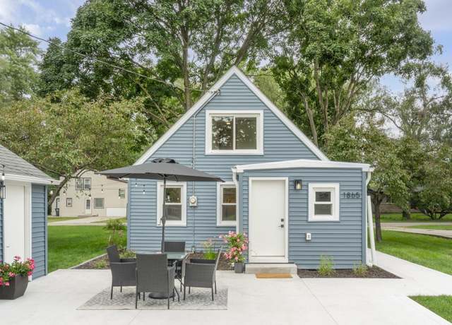 Property at 1865 Independence Ave, Waterloo, IA 50707, 2 beds, 1 bath