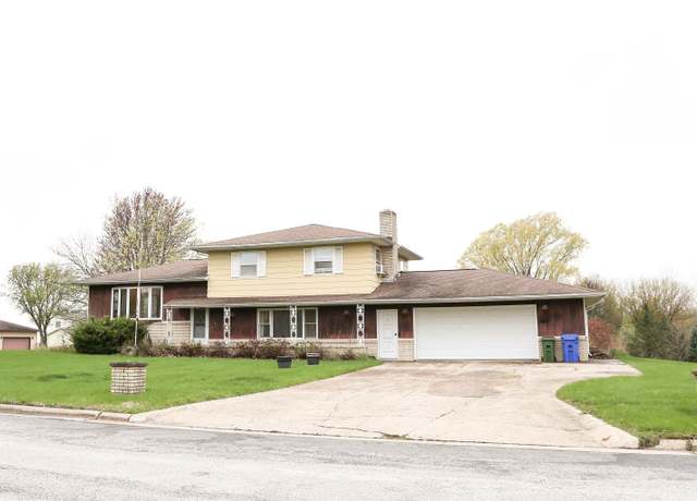 Property at 101 Gabel Ln, Waverly, IA 50677, 3 beds, 2 baths