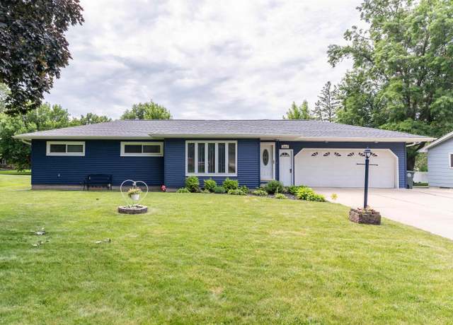 Property at 1107 Ridgemont Rd, Waterloo, IA 50701, 4 beds, 2 baths