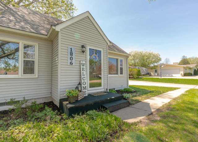Property at 1806 Four Winds Dr, Cedar Falls, IA 50613, 3 beds, 2 baths