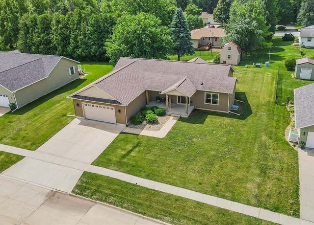 Property at 314 Tumbleweed Trl, Waverly, IA 50677, 5 beds, 3 baths