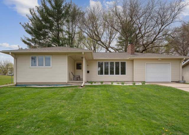 Property at 921 Royal Dr, Cedar Falls, IA 50613, 3 beds, 1 bath