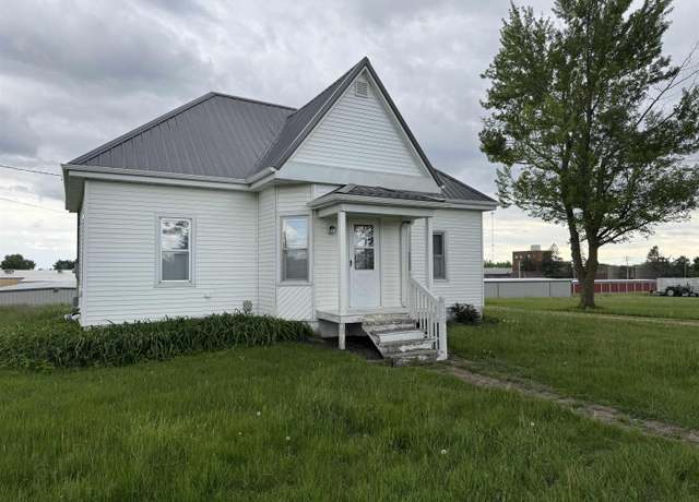 Property at 110 SE 12th St, Oelwein, IA 50662, 3 beds, 1 bath