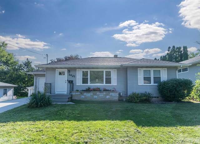 Property at 1421 Denver St, Waterloo, IA 50702, 3 beds, 1.5 baths