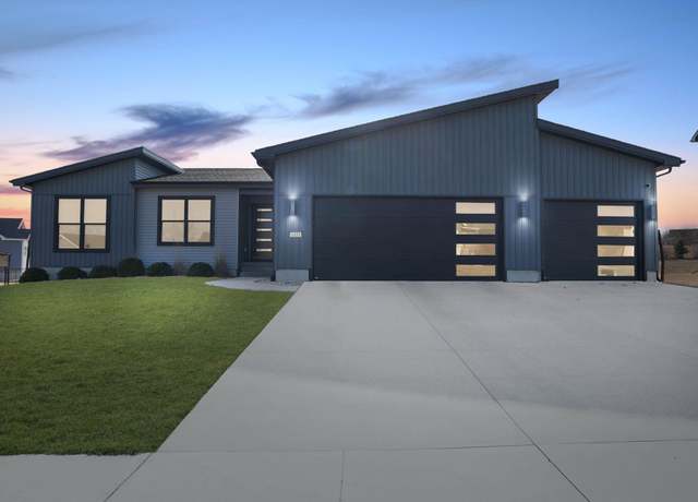 Property at 1451 Audubon Dr, Waterloo, IA 50701, 4 beds, 3 baths