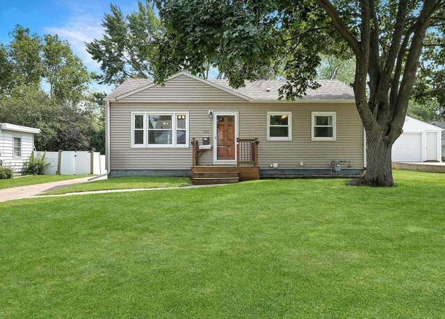 Property at 122 Easton Ave, Waterloo, IA 50702, 3 beds, 1 bath