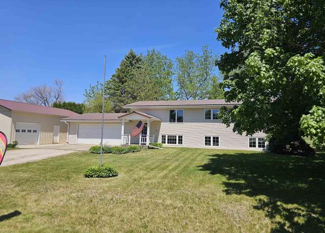 Property at 96 Highland Ave, Dumont, IA 50625, 3 beds, 2 baths