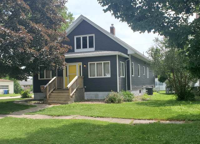Property at 631 Gillette Ave, Cresco, IA 52136, 2 beds, 1 bath