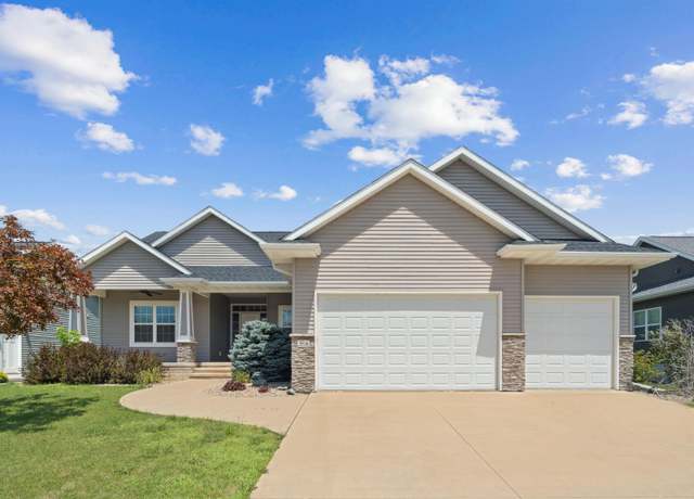 Property at 3516 Fitzroy Rd, Hiawatha, IA 52233, 5 beds, 3.5 baths